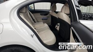 Mercedes-Benz C-Class C200 Avantgarde 2025 года из Южной Кореи