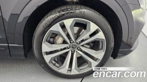 Audi Q8 55 TFSI 4WD Premium 2023 года из Южной Кореи