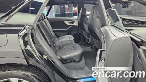 Audi Q8 55 TFSI 4WD Premium 2023 года из Южной Кореи