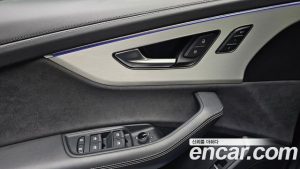 Audi Q8 55 TFSI 4WD Premium 2023 года из Южной Кореи