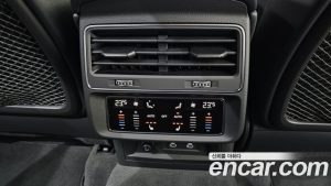 Audi Q8 55 TFSI 4WD Premium 2023 года из Южной Кореи