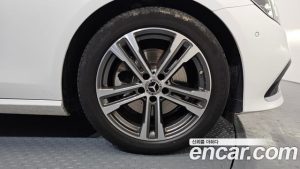 Mercedes-Benz E-Class E250 Avantgarde 2023 года из Южной Кореи
