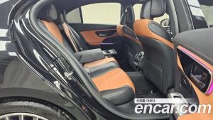 Mercedes-Benz C-Class C300 4MATIC AMG Line 2023 года из Южной Кореи