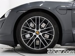 Porsche Taycan Base 2024 года из Южной Кореи