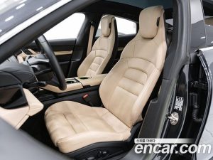 Porsche Taycan Base 2024 года из Южной Кореи