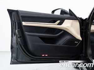 Porsche Taycan Base 2024 года из Южной Кореи