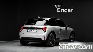 Mini Cooper Favoured 2025 года из Южной Кореи
