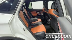 Mercedes-Benz GLC-Class GLC300 4MATIC AMG Line 2023 года из Южной Кореи