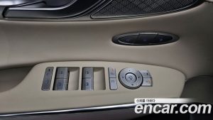 Genesis GV70 2.5T Бензин 2WD 2025 года из Южной Кореи