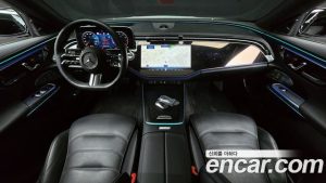 Mercedes-Benz E-Class E300 4MATIC AMG Line 2024 года из Южной Кореи