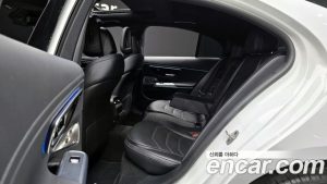 Mercedes-Benz E-Class E300 4MATIC AMG Line 2024 года из Южной Кореи