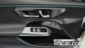 Mercedes-Benz E-Class E300 4MATIC AMG Line 2024 года из Южной Кореи