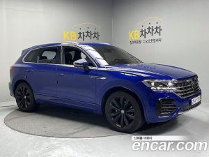 Volkswagen Touareg 3.0 TDI R-Line 2023 года из Южной Кореи