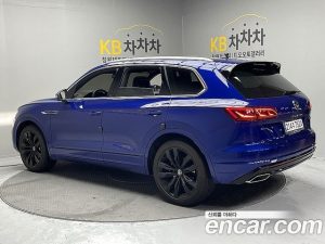 Volkswagen Touareg 3.0 TDI R-Line 2023 года из Южной Кореи