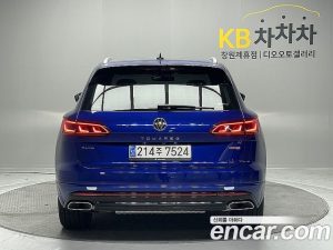 Volkswagen Touareg 3.0 TDI R-Line 2023 года из Южной Кореи