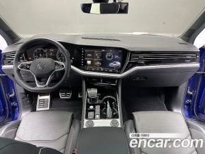 Volkswagen Touareg 3.0 TDI R-Line 2023 года из Южной Кореи