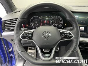 Volkswagen Touareg 3.0 TDI R-Line 2023 года из Южной Кореи