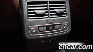 Audi A4 45 TFSI 4WD Premium 2023 года из Южной Кореи
