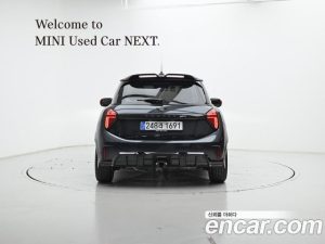 Mini Cooper JCW 2025 года из Южной Кореи