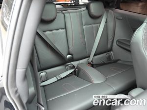 Mini Cooper JCW 2025 года из Южной Кореи