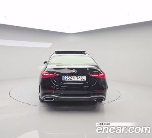 Mercedes-Benz C-Class C300 4MATIC AMG Line 2024 года из Южной Кореи