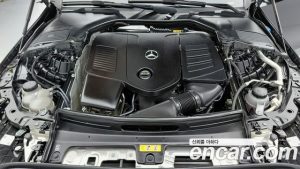 Mercedes-Benz C-Class C300 4MATIC AMG Line 2024 года из Южной Кореи