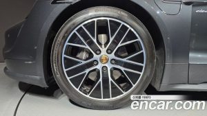 Porsche Taycan Base 2022 года из Южной Кореи