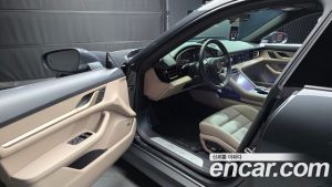 Porsche Taycan Base 2022 года из Южной Кореи