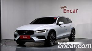 Volvo V60 B5 PRO AWD 2022 года из Южной Кореи
