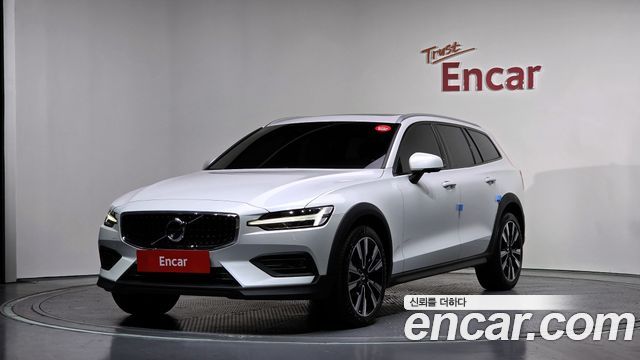Volvo V60 B5 PRO AWD 2022 года из Кореи