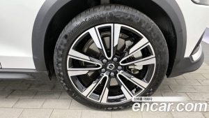 Volvo V60 B5 PRO AWD 2022 года из Южной Кореи