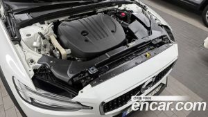Volvo V60 B5 PRO AWD 2022 года из Южной Кореи