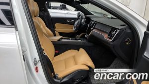 Volvo V60 B5 PRO AWD 2022 года из Южной Кореи