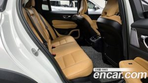 Volvo V60 B5 PRO AWD 2022 года из Южной Кореи