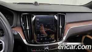 Volvo V60 B5 PRO AWD 2022 года из Южной Кореи