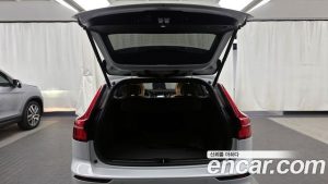Volvo V60 B5 PRO AWD 2022 года из Южной Кореи