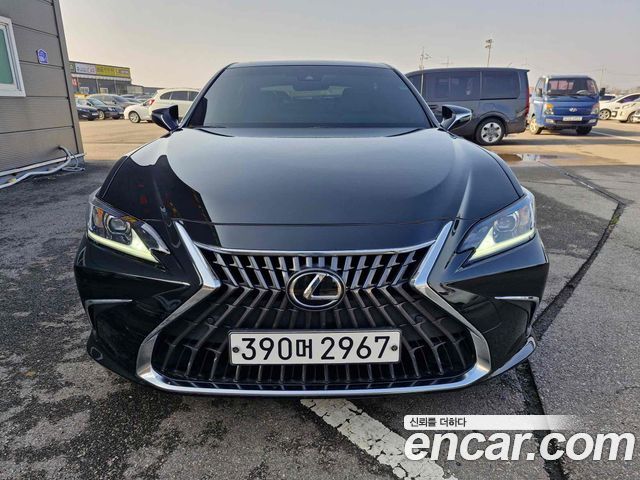 Lexus ES Luxury Plus 2023 года из Кореи