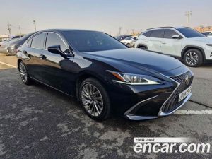 Lexus ES Luxury Plus 2023 года из Южной Кореи