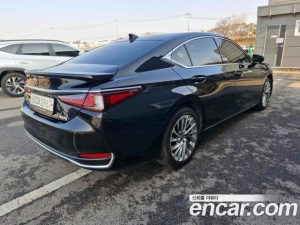 Lexus ES Luxury Plus 2023 года из Южной Кореи
