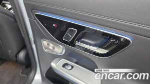 Mercedes-Benz GLC-Class GLC300 4MATIC Avantgarde 2025 года из Южной Кореи