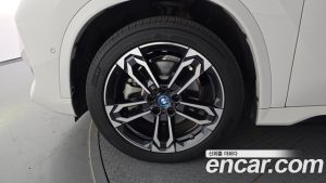 BMW iX1 xDrive 30 M Sport 2024 года из Южной Кореи