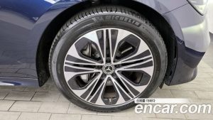 Mercedes-Benz E-Class E350e 4MATIC 2025 года из Южной Кореи