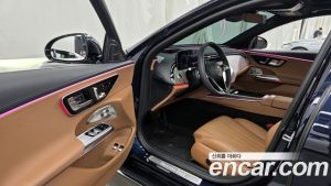 Mercedes-Benz E-Class E350e 4MATIC 2025 года из Южной Кореи