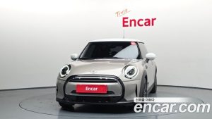 Mini Cooper CLASSIC 2024 года из Южной Кореи