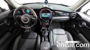 Mini Cooper CLASSIC 2024 года из Южной Кореи