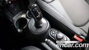 Mini Cooper CLASSIC 2024 года из Южной Кореи