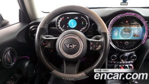 Mini Cooper CLASSIC 2024 года из Южной Кореи