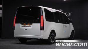 Hyundai Staria L3.5 Lounge 7-Seater 2025 года из Южной Кореи
