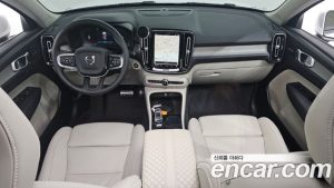 Volvo XC40 B4 Ultra Bright 2025 года из Южной Кореи