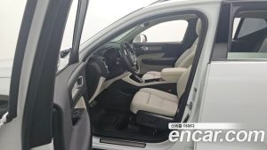 Volvo XC40 B4 Ultra Bright 2025 года из Южной Кореи